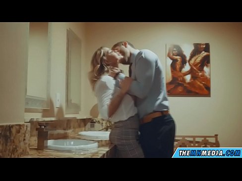 ❤️ Quand une blonde plantureuse vous séduit dans des toilettes publiques. ️  Sexe at porn fr.myinvest.top ☑